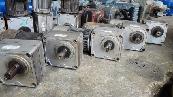 ** เหลือ 1 ตัว ** มอเตอร์เกียร์ MITSUBISHI Made in JAPAN 1 HP เบรค ทด 1:15 เพลาออก 100 RPM 380V สวยพร้อมใช้