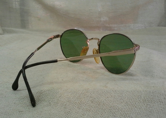 แว่นตาอิตาเลียนวินเทจ 'หยดน้ำ จอห๋น เลนนอน' ยุค '70s Vintage LUXOTTICA KLIXX handmade แว่นตาอิตาเลียนวินเทจ 'หยดน้ำ จอห๋น เลนนอน' ยุค '70s Vintage LUXOTTICA KLIXX handmade