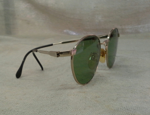 แว่นตาอิตาเลียนวินเทจ 'หยดน้ำ จอห๋น เลนนอน' ยุค '70s Vintage LUXOTTICA KLIXX handmade แว่นตาอิตาเลียนวินเทจ 'หยดน้ำ จอห๋น เลนนอน' ยุค '70s Vintage LUXOTTICA KLIXX handmade