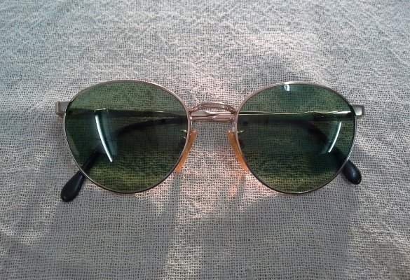 แว่นตาอิตาเลียนวินเทจ &#039;หยดน้ำ จอห๋น เลนนอน&#039; ยุค &#039;70s Vintage LUXOTTICA KLIXX handmade