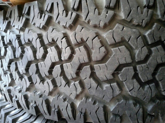 ขายยาง BF All 265/70/17 ปี13 ดอกติดหนวด ขายยาง BF All 265/70/17 ปี13 ดอกติดหนวด