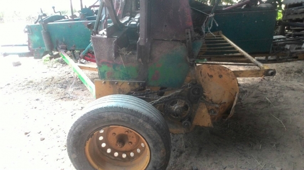 รถอัดฟางยีห้อ  นิวฮอนแลน  พร้อมใช้   (  ขายตามสภาพ  ) ราคา  เบาฯฯ 100000 บาท   ( ดูรถก่อนต่อ )  คับ  วันทูคอล 0986683479 dtac 0991751349 สิทธิ์ คับ