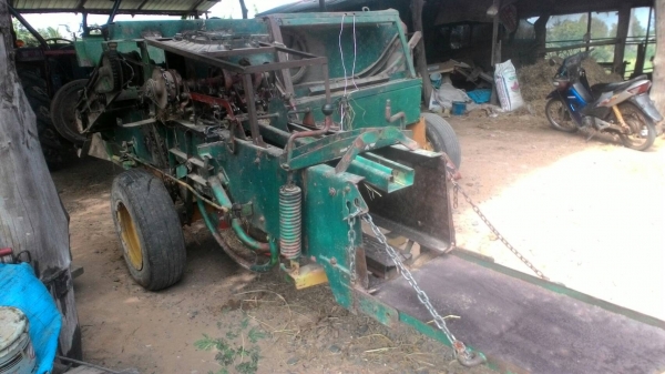 รถอัดฟางยีห้อ  นิวฮอนแลน  พร้อมใช้   (  ขายตามสภาพ  ) ราคา  เบาฯฯ 100000 บาท   ( ดูรถก่อนต่อ )  คับ  วันทูคอล 0986683479 dtac 0991751349 สิทธิ์ คับ