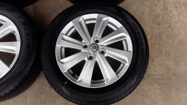 ขายล้อแม็กป้ายแดง toyota vios/yaris 15" ยางปี16สนใจติดต่อ ตาเล็ก ล้อและยางครับ 081-3747940