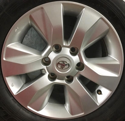 แม็กป้ายแดง Toyoya Revo พร้อมยาง 265-65-17 แม็กป้ายแดง Toyoya Revo พร้อมยาง 265-65-17