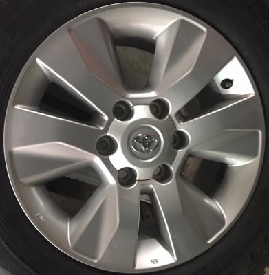 แม็กป้ายแดง Toyoya Revo พร้อมยาง 265-65-17 แม็กป้ายแดง Toyoya Revo พร้อมยาง 265-65-17