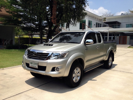 รถสวยคัดพิเศษ Toyota Vigo 2.5 E Auto