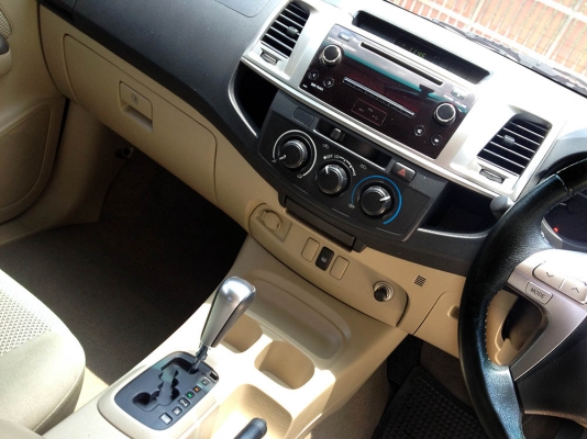 รถสวยคัดพิเศษ Toyota Vigo 2.5 E Auto