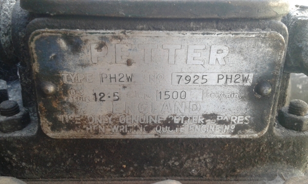 เครื่องยนต์โบราณ  PETTER 2 สูบ