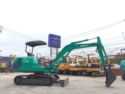 รถขุด Komatsu PC30R-7 มือสองนำเข้าจากญี่ปุ่น ทำสีใหม่ พร้อมใช้งาน
