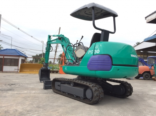 รถขุด Komatsu PC30R-7 มือสองนำเข้าจากญี่ปุ่น ทำสีใหม่ พร้อมใช้งาน