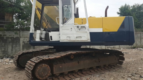 ขายแบ็คโฮโคมัสสุรุ่น PC200 รุ่น5 ไฟฟ้าครบใช้งานใด้ดีโซ่ดีเครื่องดีปั้มดีเอกสารพร้อมราคา480000 ขายแบ็คโฮโคมัสสุรุ่น PC200 รุ่น5 ไฟฟ้าครบใช้งานใด้ดีโซ่ดีเครื่องดีปั้มดีเอกสารพร้อมราคา480000