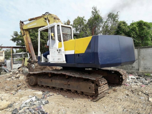 ขายแบ็คโฮโคมัสสุรุ่น PC200 รุ่น5 ไฟฟ้าครบใช้งานใด้ดีโซ่ดีเครื่องดีปั้มดีเอกสารพร้อมราคา480000