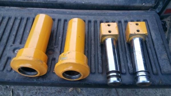 ขายล้อนำรถแมคโค CAT-320-1-2-B-D ของแท้สภาพสวย ยังไม่ได้ซ่อม  แถมชุดเร่งแทรกให้ มี 2ชุด สนใจรีบหน่อยนะครับ