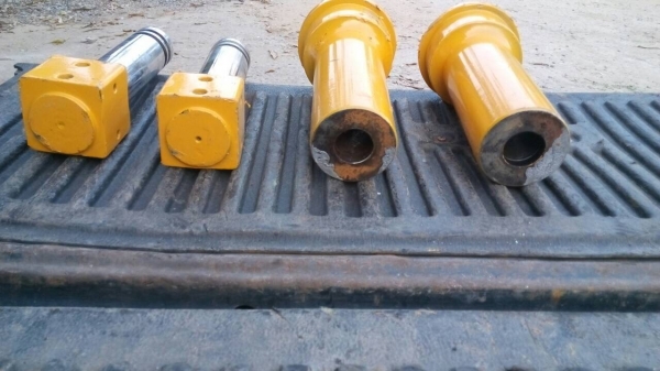 ขายล้อนำรถแมคโค CAT-320-1-2-B-D ของแท้สภาพสวย ยังไม่ได้ซ่อม  แถมชุดเร่งแทรกให้ มี 2ชุด สนใจรีบหน่อยนะครับ