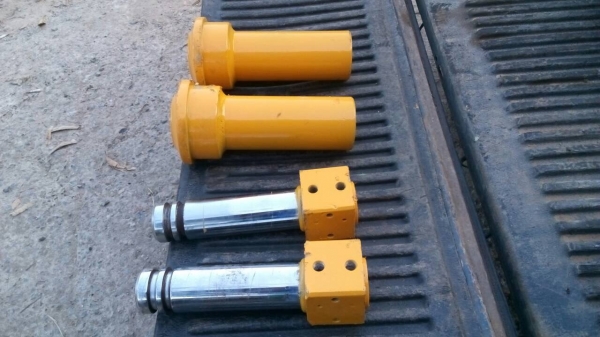 ขายล้อนำรถแมคโค CAT-320-1-2-B-D ของแท้สภาพสวย ยังไม่ได้ซ่อม  แถมชุดเร่งแทรกให้ มี 2ชุด สนใจรีบหน่อยนะครับ