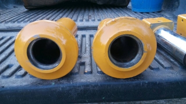 ขายล้อนำรถแมคโค CAT-320-1-2-B-D ของแท้สภาพสวย ยังไม่ได้ซ่อม  แถมชุดเร่งแทรกให้ มี 2ชุด สนใจรีบหน่อยนะครับ