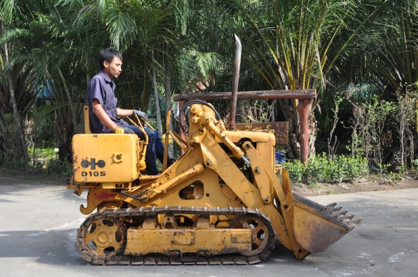 ขาย รถแทรคเตอร์ตีนตะขาบ KOMATSU D10S สภาพเดิมๆจากญี่ปุ่นยังไม่เคยใช้งานในไทย 95,000 เท่านั้น!!