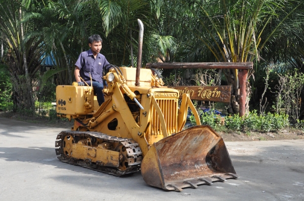 ขาย รถแทรคเตอร์ตีนตะขาบ KOMATSU D10S สภาพเดิมๆจากญี่ปุ่นยังไม่เคยใช้งานในไทย 95,000 เท่านั้น!!
