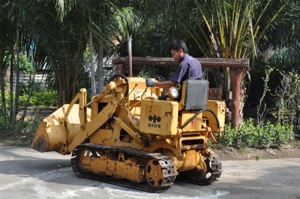 ขาย รถแทรคเตอร์ตีนตะขาบ KOMATSU D10S สภาพเดิมๆจากญี่ปุ่นยังไม่เคยใช้งานในไทย 95,000 เท่านั้น!!