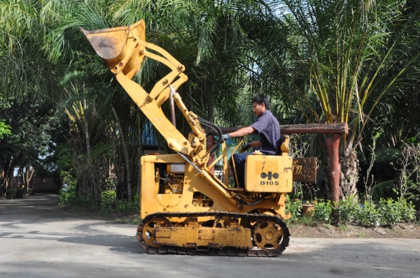 ขาย รถแทรคเตอร์ตีนตะขาบ KOMATSU D10S สภาพเดิมๆจากญี่ปุ่นยังไม่เคยใช้งานในไทย 95,000 เท่านั้น!!