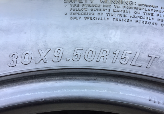 ยาง Mud Maxxis 30 9.5 R15 ปลายปี11 ดอกเต็ม ไม่มีปะ ราคาไม่แพง