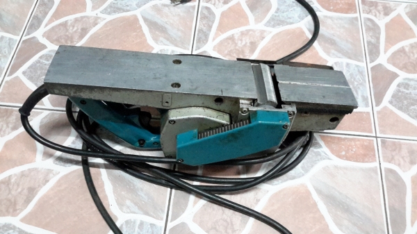 กบไฟฟ้า MAKITA 1100