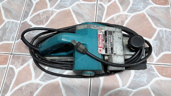 กบไฟฟ้า MAKITA 1100