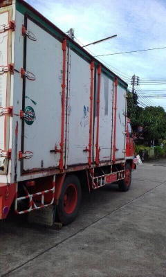 ขายรถหกล้อตู้ 10 บาน Isuzu rocky ราคาลดเหลือ 380,000 สนใจติดต่อ 082-4691806