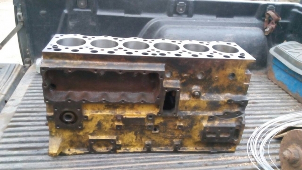 ขายเสื้อสูบรถแมคโค PC-200-5  6-D-95-Lของเก่าถอด สภาพสวย อัดปลอกใหม่ รับประกัน ไม่แตกร้าว ขายไม่แพงครับ