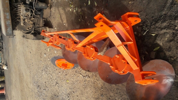 ผานไถ 4 ใบ