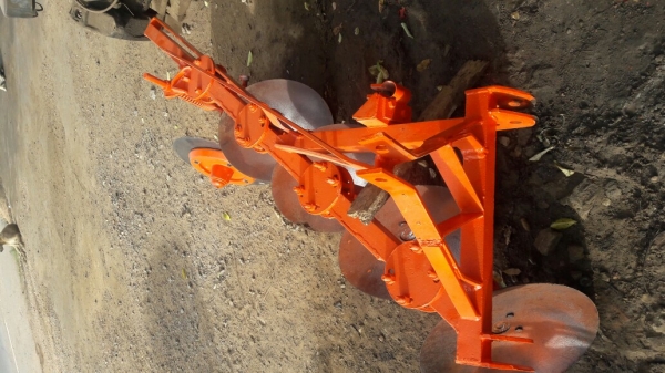 ผานไถ 4 ใบ