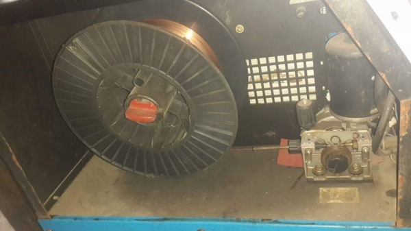 ขายครับขาย ตู้เชื่อม mig co2 273a ยี่ห้อ wim ระบบ คอร์ย ไฟ 380V ผลิตในประเทศ มาเลเซีย มีระบบตัวช่วย แบบ 3 ระบบ คือ 1.continuous กดเชื่อมแบบธรรมดา 2.spot ตั่งเวลาในการกดเชื่อม แต่ละครั้ง ถึงเวลาที่ตั้ง ก็จะตัดเอง 3.stitch จ่ายไฟเชื่อม สลับหยุด ตามเวลาที่ตั