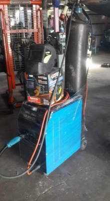 ขายครับขาย ตู้เชื่อม mig co2 273a ยี่ห้อ wim ระบบ คอร์ย ไฟ 380V ผลิตในประเทศ มาเลเซีย มีระบบตัวช่วย แบบ 3 ระบบ คือ 1.continuous กดเชื่อมแบบธรรมดา 2.spot ตั่งเวลาในการกดเชื่อม แต่ละครั้ง ถึงเวลาที่ตั้ง ก็จะตัดเอง 3.stitch จ่ายไฟเชื่อม สลับหยุด ตามเวลาที่ตั