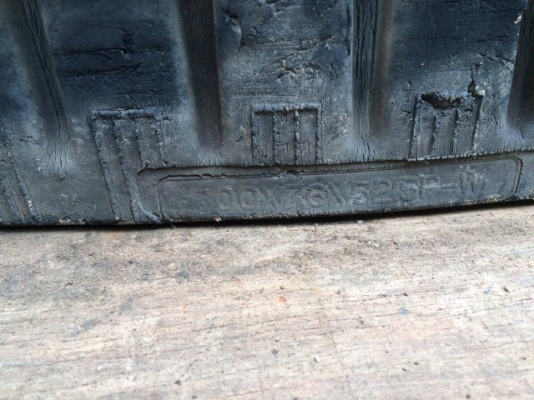 แทรคยางขนาด #300X76X52.5 นำเข้าจากญี่ปุ่น ติดต่อ 087-9118593/085-0843200