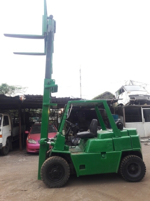 ฟอล์คลิฟท์ Komatsu 3.5 T.ดีเซล ราคาถูกครับ ฟอล์คลิฟท์ Komatsu 3.5 T.ดีเซล ราคาถูกครับ