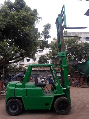 ฟอล์คลิฟท์ Komatsu 3.5 T.ดีเซล ราคาถูกครับ ฟอล์คลิฟท์ Komatsu 3.5 T.ดีเซล ราคาถูกครับ