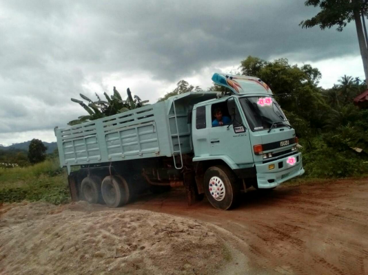 ขายรถบรรทุก 10 ล้อดัมพ์ ISUZU ROCKY 195 แรงม้า ราคา 850000