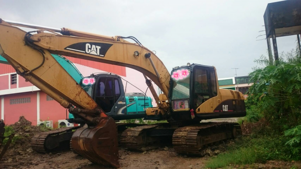 ขายรถแบคโฮ CAT 320 C เอกสารอินวอย ราคา 850000