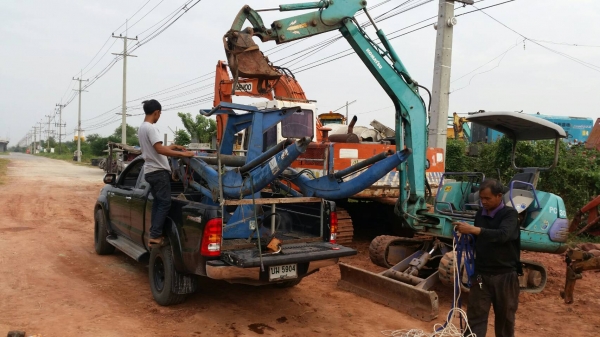tractor-backhoe แขนบุ้งกี๋ / อามบูม สำหรับรถไถนา รถตัก ส่งไปลพบุรีครับ ขอบคุณครับ