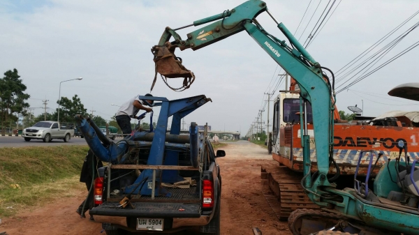 tractor-backhoe แขนบุ้งกี๋ / อามบูม สำหรับรถไถนา รถตัก ส่งไปลพบุรีครับ ขอบคุณครับ