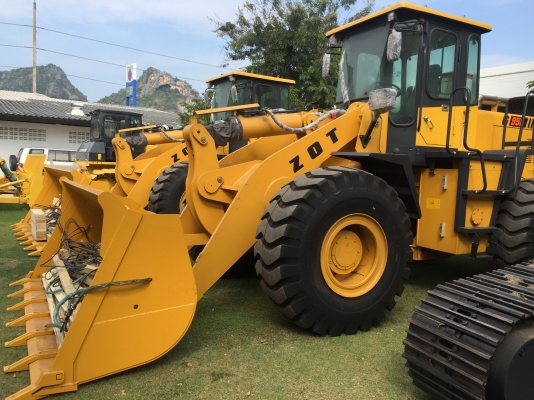 ขายรถตักใหม่ขนาด 3คิว