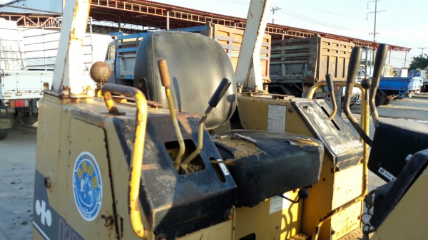 รถแทรกเตอร์ KOMATSU D20P6 4สูบ รุ่น 4D95s MODELD20P6