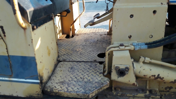 รถแทรกเตอร์ KOMATSU D20P6 4สูบ รุ่น 4D95s MODELD20P6