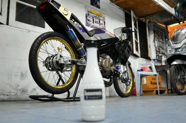 น้ำยาเคลือบเงายาง/รถยนต์ น้ำยาเคลือบเงายาง/รถยนต์