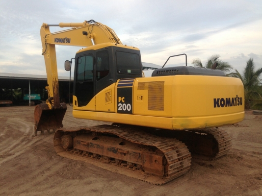 ขายด่วน!!Komatsu PC200-7 6,400 ชม.สภาพสวยๆค่ะ