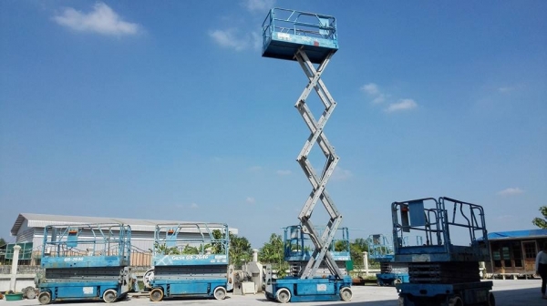 ** เหลือ 3 คันครับ ** ลิฟท์กระเช้าขากรรไกร Genie Scissor Made in USA รุ่น GS-2646 (มี 6 คัน)