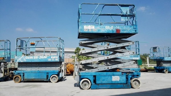 ** เหลือ 3 คันครับ ** ลิฟท์กระเช้าขากรรไกร Genie Scissor Made in USA รุ่น GS-2646 (มี 6 คัน)