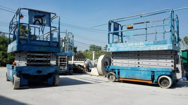 ** เหลือ 3 คันครับ ** ลิฟท์กระเช้าขากรรไกร Genie Scissor Made in USA รุ่น GS-2646 (มี 6 คัน)