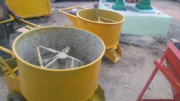 ขายด่วน โม่ปูนฉาบไม่มีไดนาโม. ขาย2ใบ11000 พร้อมใช้งานคับ